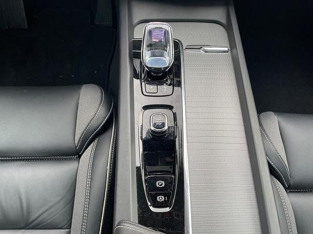 Volvo XC60 II XC60 Plus, B4 Mild-Hybrid, Benzin, Dark