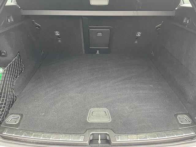 Volvo XC60 II XC60 Plus, B4 Mild-Hybrid, Benzin, Dark