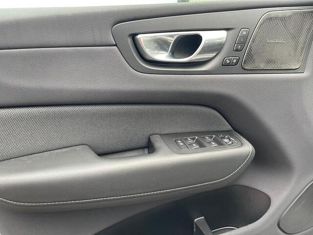 Volvo XC60 II XC60 Plus, B4 Mild-Hybrid, Benzin, Dark