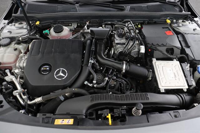 Mercedes-Benz CLA-Klasse 250 e BUS.SOLUTION iA 8G-DCT SEDAN e BUS.SOLUTION iA 8G-DCT + GPS + LEDER + CARPLAY + CAMERA + PDC + CRUISE + OPEN DAK + ALU 18