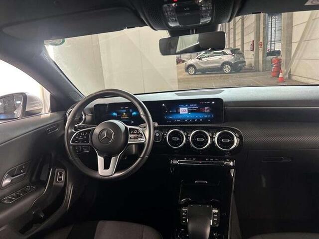 Mercedes-Benz CLA-Klasse 180 d ShootingBrake 7GTRONIC FULL LED-CRUISE-NAVI