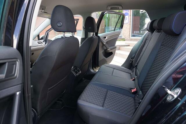 Volkswagen Golf 1.0 TSI R-LINE COCKPIT NAVI DISTRONIC CAM PDC 6d-T