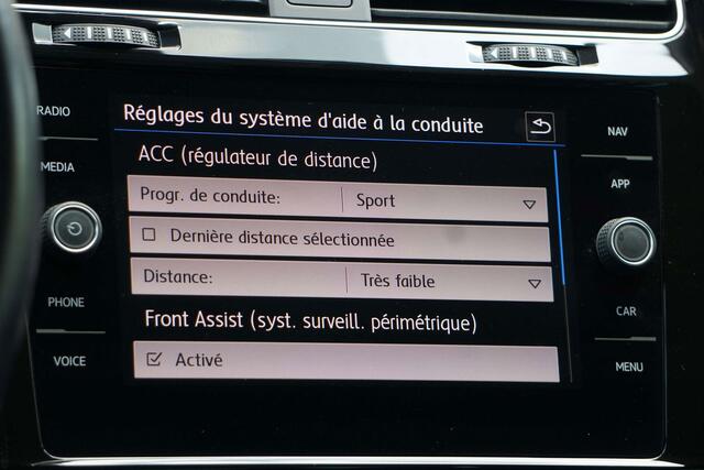Volkswagen Golf 1.0 TSI R-LINE COCKPIT NAVI DISTRONIC CAM PDC 6d-T