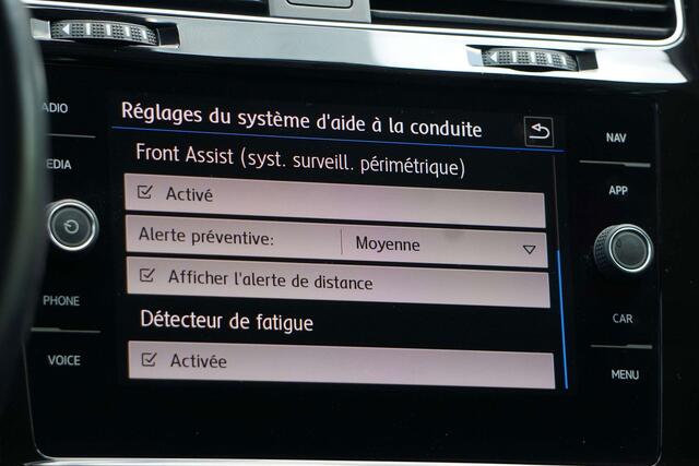 Volkswagen Golf 1.0 TSI R-LINE COCKPIT NAVI DISTRONIC CAM PDC 6d-T