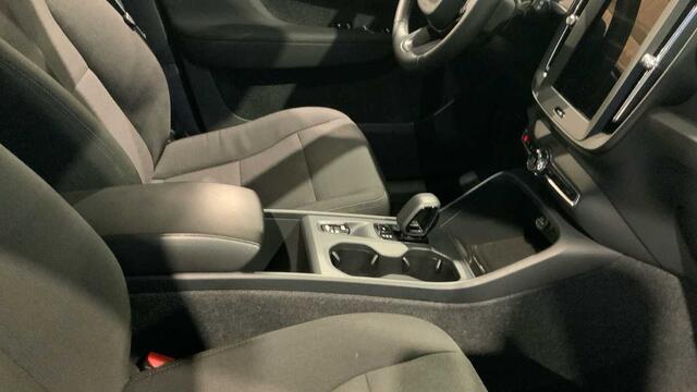 Volvo XC40 Essential, T2 automatic, Benzine + Navi + Park Assist + ....