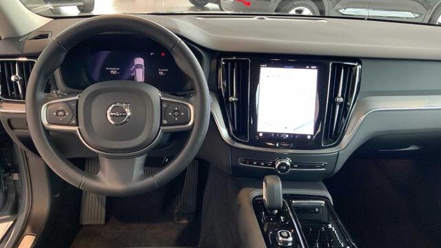 Volvo V60 Recharge Core, T6 AWD plug-in hybrid, Elektrisch/benzine, Bright + Navi + Driver