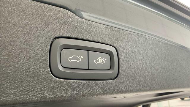 Volvo V60 Recharge Core, T6 AWD plug-in hybrid, Elektrisch/benzine, Bright + Navi + Driver