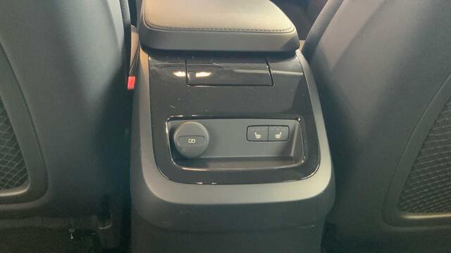 Volvo V60 Recharge Core, T6 AWD plug-in hybrid, Elektrisch/benzine, Bright + Navi + Driver