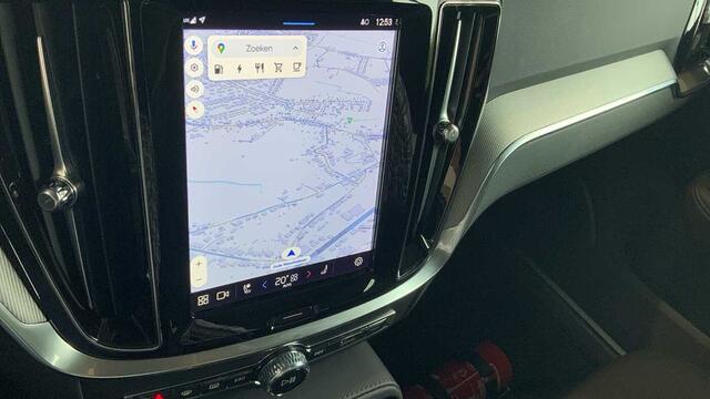 Volvo V60 Recharge Core, T6 AWD plug-in hybrid, Elektrisch/benzine, Bright + Navi + Driver