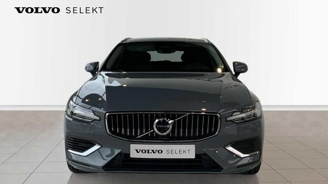 Volvo V60 Recharge Core, T6 AWD plug-in hybrid, Elektrisch/benzine, Bright + Navi + Driver