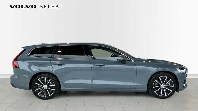 Volvo V60 Recharge Core, T6 AWD plug-in hybrid, Elektrisch/benzine, Bright + Navi + Driver