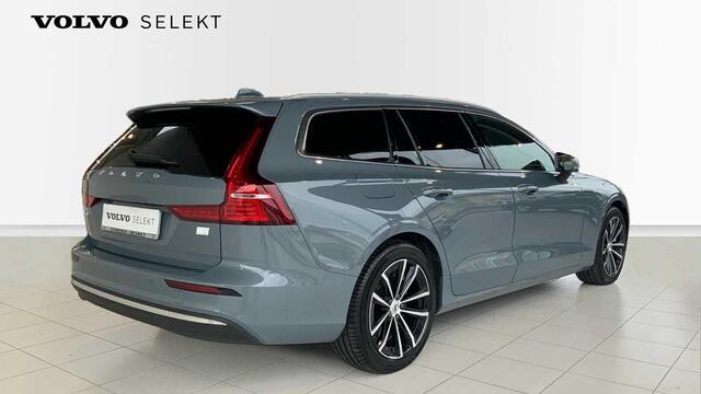 Volvo V60 Recharge Core, T6 AWD plug-in hybrid, Elektrisch/benzine, Bright + Navi + Driver