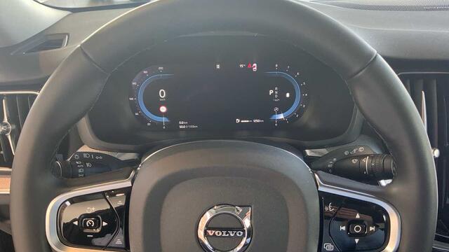 Volvo V60 II Plus, B4 Mild-Hybrid, Benzine Dark + Leder + Harman Kardon +Intellisafe surround