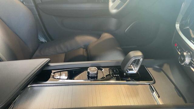 Volvo V60 II Plus, B4 Mild-Hybrid, Benzine Dark + Leder + Harman Kardon +Intellisafe surround