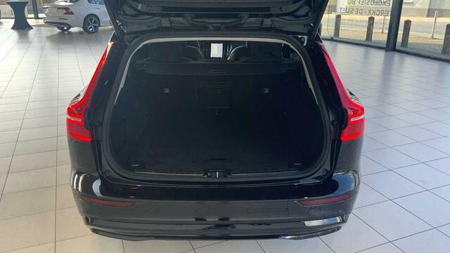 Volvo V60 II Plus, B4 Mild-Hybrid, Benzine Dark + Leder + Harman Kardon +Intellisafe surround