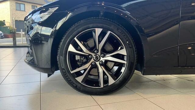 Volvo V60 II Plus, B4 Mild-Hybrid, Benzine Dark + Leder + Harman Kardon +Intellisafe surround