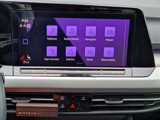 Volkswagen Golf 1.0 etsi/Carplay/Heated Seats/Camera/Navi/