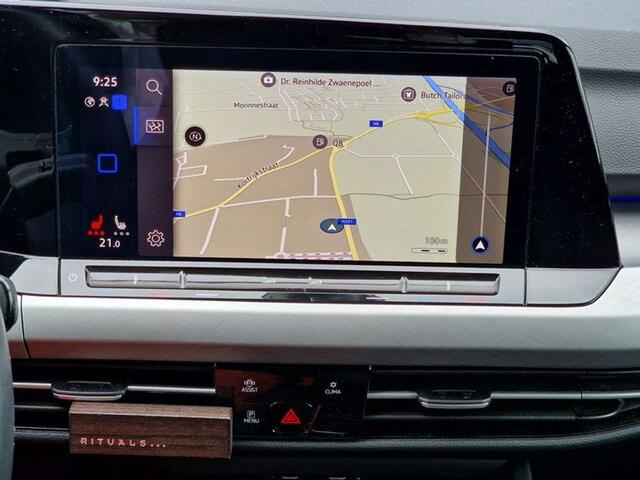 Volkswagen Golf 1.0 etsi/Carplay/Heated Seats/Camera/Navi/