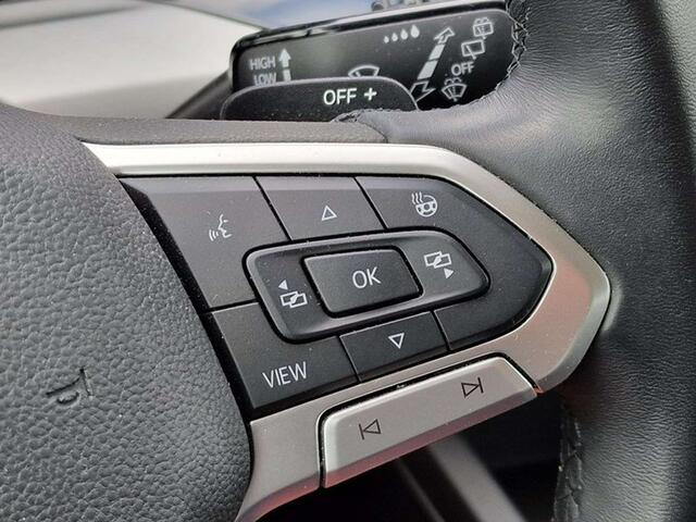 Volkswagen Golf 1.0 etsi/Carplay/Heated Seats/Camera/Navi/