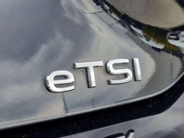 Volkswagen Golf 1.0 etsi/Carplay/Heated Seats/Camera/Navi/