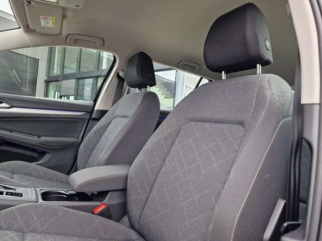 Volkswagen Golf 1.0 etsi/Carplay/Heated Seats/Camera/Navi/