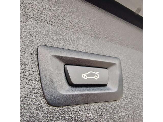 BMW X1 1.5iA xDrive 25e/HUD/Sport Seats/Camera/Trekhaak