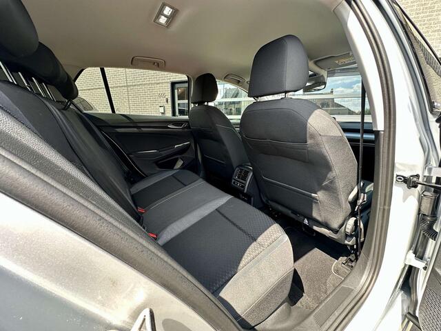 Volkswagen Golf 1.0 eTSI Active DSG MHybrid GPS APP LED