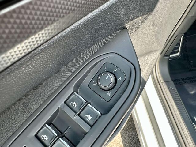 Volkswagen Golf 1.0 eTSI Active DSG MHybrid GPS APP LED