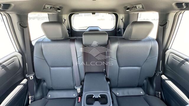 Toyota Land CRUISER Prado 2.8L DSL 4X4 FIRST EDITION AT EXPORT OUT OF EUROPE