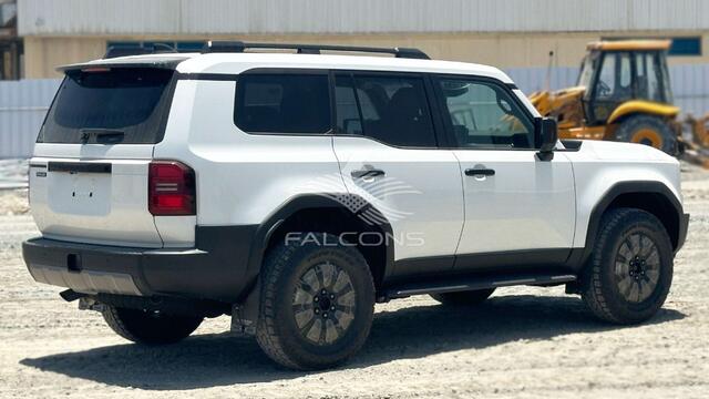 Toyota Land CRUISER Prado 2.8L DSL 4X4 FIRST EDITION AT EXPORT OUT OF EUROPE