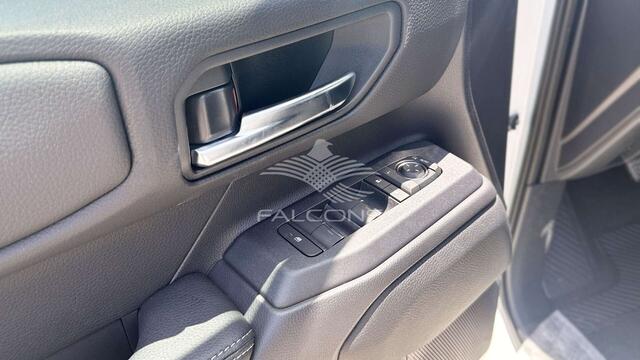 Toyota Land CRUISER Prado 2.8L DSL 4X4 FIRST EDITION AT EXPORT OUT OF EUROPE