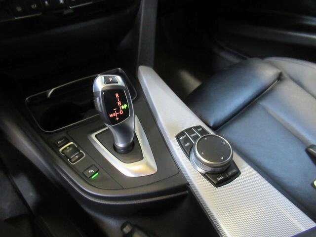 BMW 3-Serie 320 D M Sport Navi Pro LED Leder PDC Carplay Zetelver