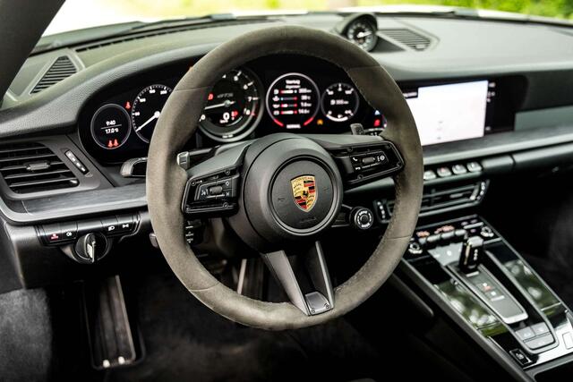 Porsche 992 4 GTS  Crayon  Pano  ACC  Matrix  BOSE 