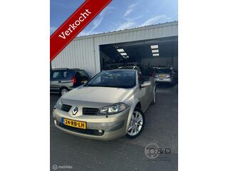 RENAULT MEGANE Coup�-Cabriolet 2.0-16V Privil�ge Luxe