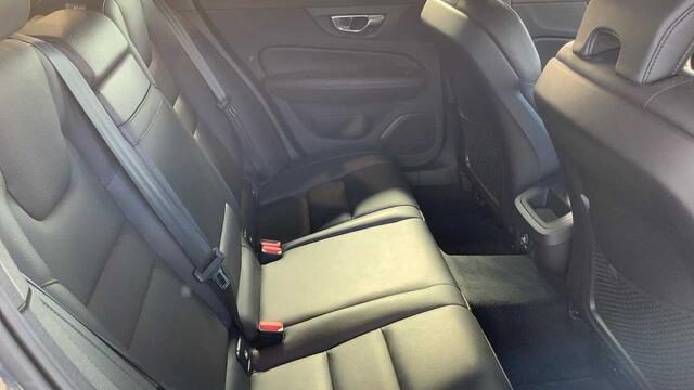 Volvo V60 Momentum Pro D3 Geartronic + Navi + Intellisafe Surround + Park Assist Pack +