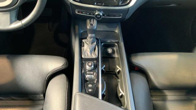 Volvo V60 Momentum Pro D3 Geartronic + Navi + Intellisafe Surround + Park Assist Pack +