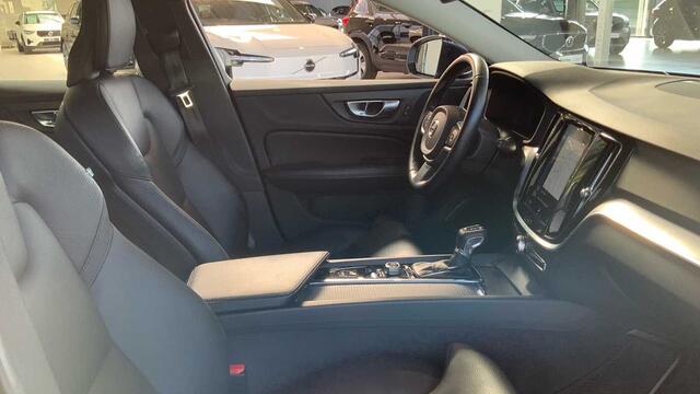 Volvo V60 Momentum Pro D3 Geartronic + Navi + Intellisafe Surround + Park Assist Pack +