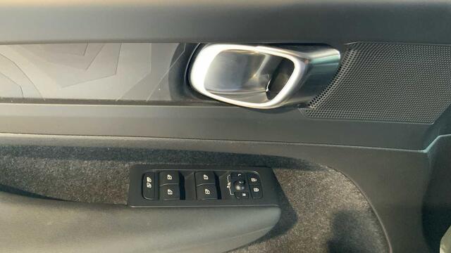 Volvo XC40 Recharge Plus, Single Motor Extended Range, Elektrisch + Navi + Winter Pack + ..