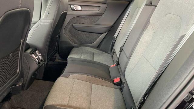 Volvo XC40 Core, B3 Mild hybrid, Benzine + Navi + ....