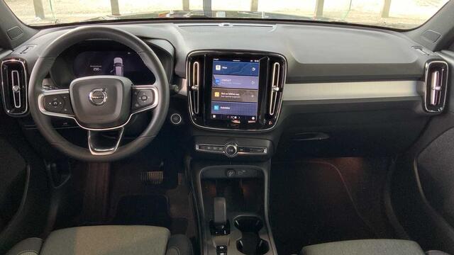 Volvo XC40 Core, B3 Mild hybrid, Benzine + Navi + ....