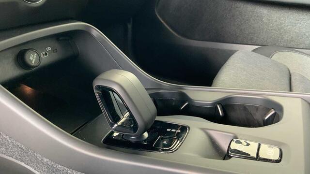 Volvo XC40 Core, B3 Mild hybrid, Benzine + Navi + ....