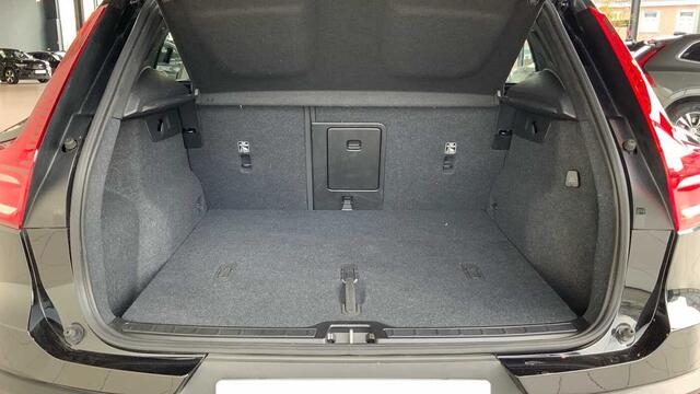Volvo XC40 Core, B3 Mild hybrid, Benzine + Navi + ....