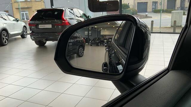 Volvo XC40 Core, B3 Mild hybrid, Benzine + Navi + ....