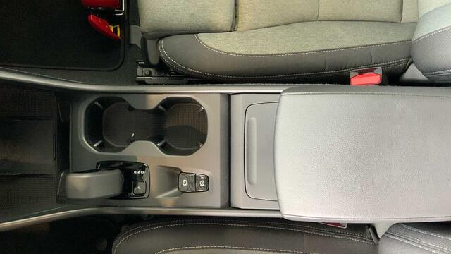 Volvo XC40 Core, B3 Mild hybrid, Benzine + Navi + ....