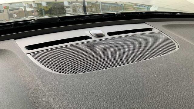 Volvo XC40 Core, B3 Mild hybrid, Benzine + Navi + ....