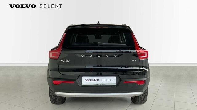 Volvo XC40 Core, B3 Mild hybrid, Benzine + Navi + ....
