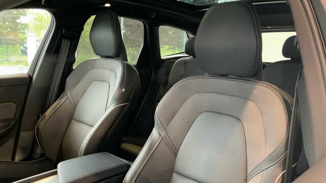 Volvo XC60 II Recharge Plus, T6 AWD Plug-in Hybrid, Elektrisch/Benzine, Dark + Pano + 360� + .