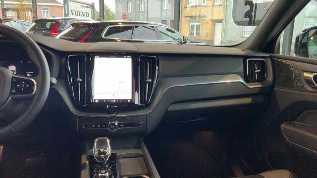 Volvo XC60 II Recharge Plus, T6 AWD Plug-in Hybrid, Elektrisch/Benzine, Dark + Pano + 360� + .