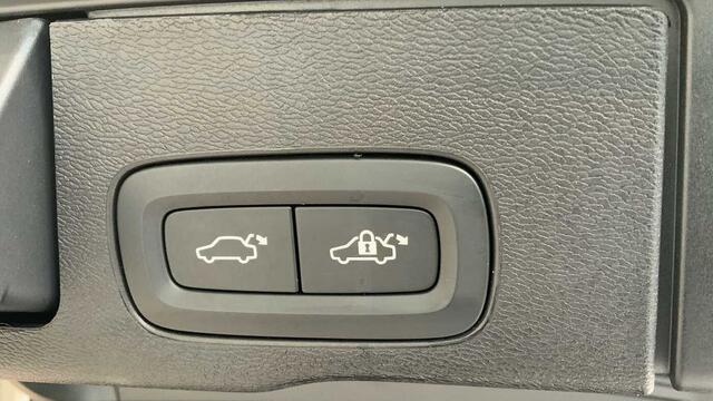Volvo XC60 II Recharge Plus, T6 AWD Plug-in Hybrid, Elektrisch/Benzine, Dark + Pano + 360� + .