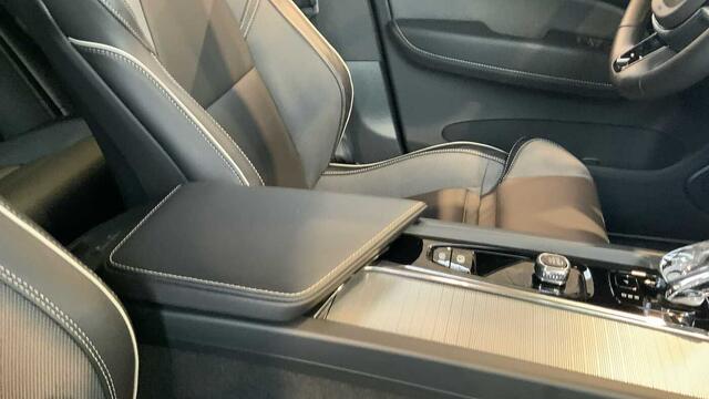 Volvo XC60 II Recharge Plus, T6 AWD Plug-in Hybrid, Elektrisch/Benzine, Dark + Pano + 360� + .